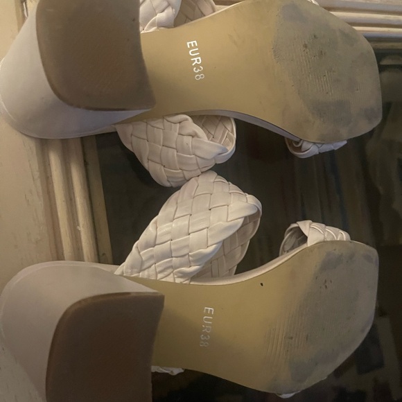 White sandals - Picture 4 of 5